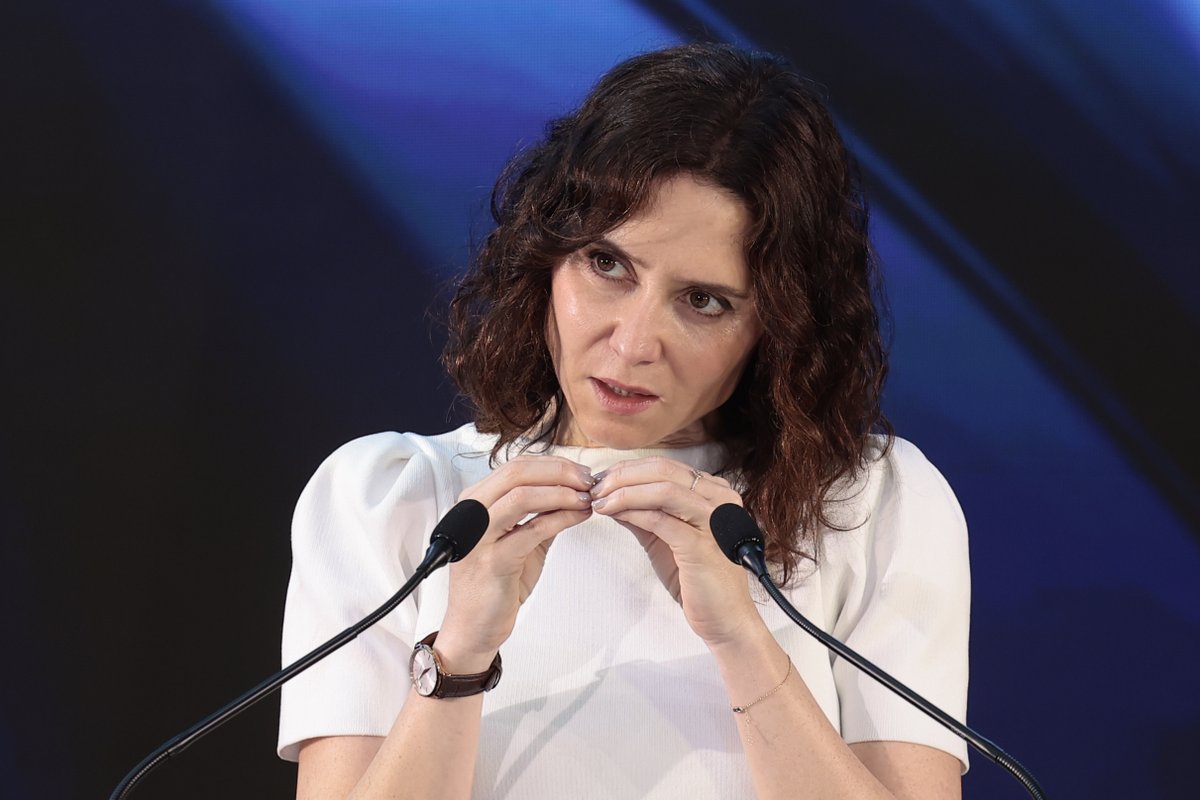 Rafael_Narbona's tweet photo. AYUSO ELOGIA AL OBISPO ARGÜELLO

Ayuso elogia la valentía de Monseñor Argüello: "El gobierno de Sánchez es realmente una banda de ladrones. El obispo es un valiente y se ha pasado por el arco del triunfo la petición de León XIV, un peligroso comunista, de no incurrir en la descalificación permanente del adversario. Nos hacen falta más obispos como Argüello, Munilla y Jesús Sanz, fieles al espíritu de la Cruzada. Cuando sea presidenta de España, devolveré los restos de Franco al Valle de los Caídos, impulsaré programas de castidad prematrimonial, combatiré el onanismo -la mayor lacra de nuestro tiempo- e instauraré la Fiesta del Nasciturus. Nuestro país volverá a ser la reserva espiritual de Occidente". 

NARBONA TODAY
Solo publicamos noticias rigurosamente falsas