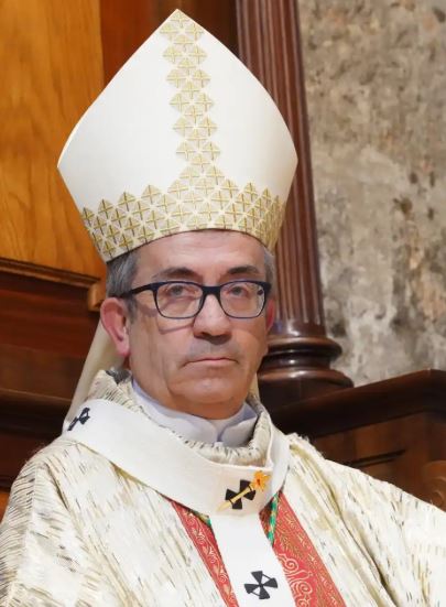 Rafael_Narbona's tweet photo. AYUSO ELOGIA AL OBISPO ARGÜELLO

Ayuso elogia la valentía de Monseñor Argüello: "El gobierno de Sánchez es realmente una banda de ladrones. El obispo es un valiente y se ha pasado por el arco del triunfo la petición de León XIV, un peligroso comunista, de no incurrir en la descalificación permanente del adversario. Nos hacen falta más obispos como Argüello, Munilla y Jesús Sanz, fieles al espíritu de la Cruzada. Cuando sea presidenta de España, devolveré los restos de Franco al Valle de los Caídos, impulsaré programas de castidad prematrimonial, combatiré el onanismo -la mayor lacra de nuestro tiempo- e instauraré la Fiesta del Nasciturus. Nuestro país volverá a ser la reserva espiritual de Occidente". 

NARBONA TODAY
Solo publicamos noticias rigurosamente falsas