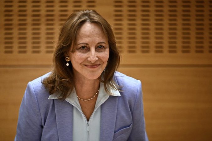 mic57330021's tweet photo. Assez de ces bobos donneurs de leçons !
Assez de cette gauche de champagne qui a ruiné le pays avec ses belles idées : dette monstrueuse, insécurité partout, usines fermées, pouvoir d’achat écrasé, et en plus ils nous traitent de racistes ou de fachos quand on râle.
Ségolène Royal, c’est fini. La France caviar de gauche, c’est fini. On veut des gens qui vivent comme nous, qui pensent comme nous, et qui bossent pour nous. Pas ces parasites qui nous sucent depuis 40 ans en nous faisant la leçon.