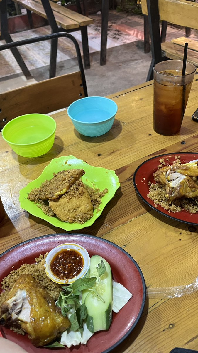 imsocomel's tweet photo. ngedatenya mam ayam kremes🥰😍 https://t.co/tlYrunAS9i