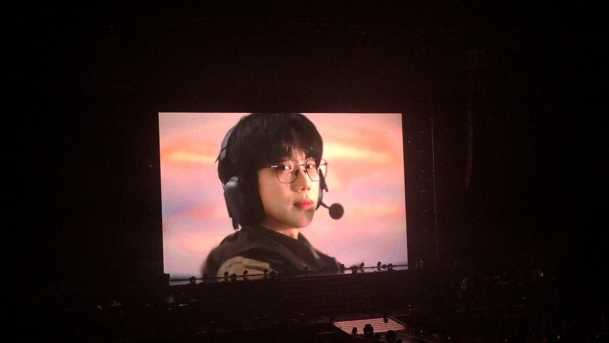 heat_jjeongyeol's tweet photo. 미친 빅나티 콘서트 게스트 권정열 https://t.co/2F1VedAUcM