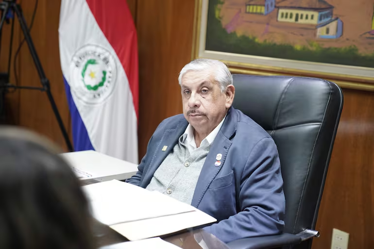 delpynews's tweet photo. ▶️"LA ANGUJAKUÉRA OKAÑY": ASÍ DESANGRABAN AL IPS POR AÑOS  | ​​🤐

Una licitación en la previsional bajó de G. 235.000 millones a solo G. 12.000 millones.🤑📉

Tras una revisión de un proceso de compra de medicamentos e insultos, se detectó que varios de los productos del llamado ya contaban con cobertura contractual en vigencia.🔎​​💵

📌El presidente Dr. Isaías Fretes contó que con lo recuperado se podrá cubrir otras necesidades por 12 meses.

🐁“Se descubrió un fato accidentalmente, ha la angujakuéra okañy", mencionó.

Vía: UH