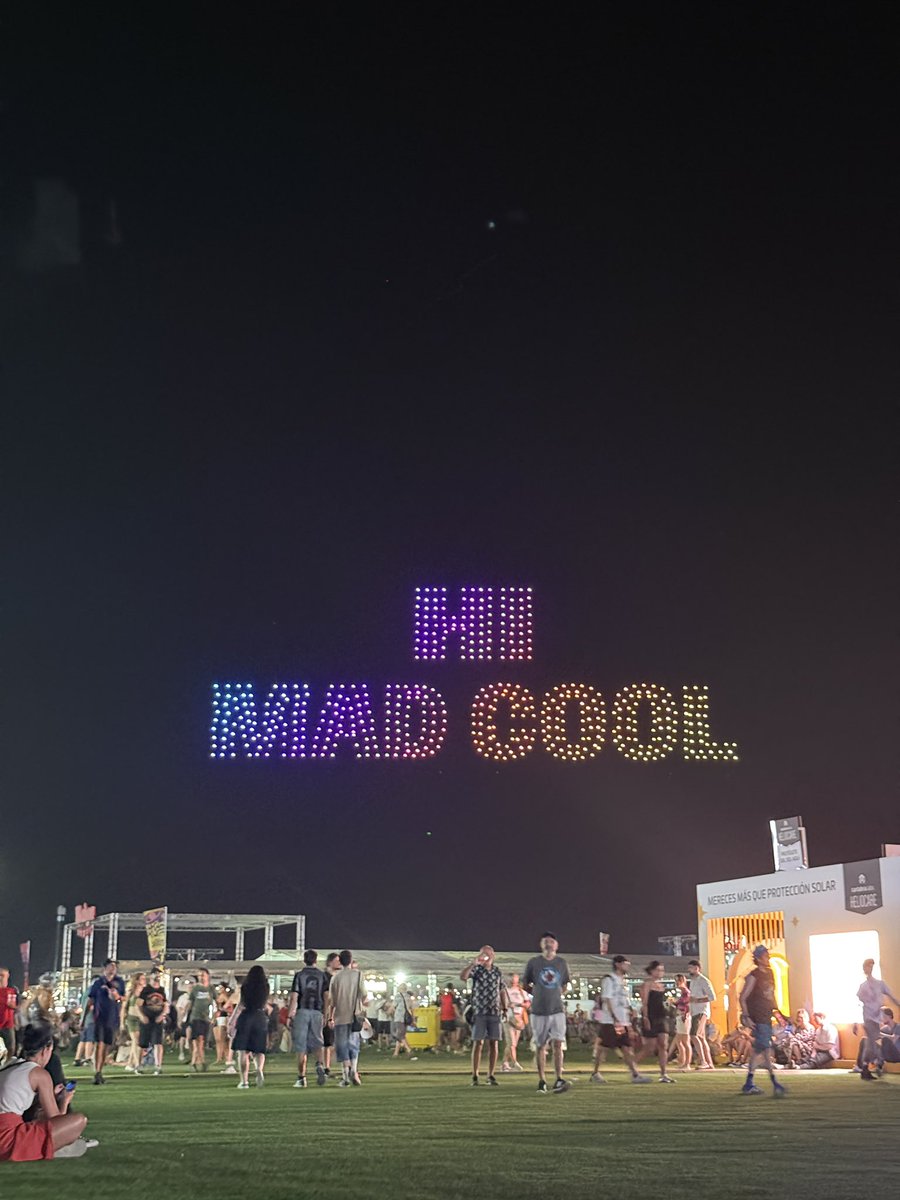 Jstevez's tweet photo. Very unpopular opinion: me gusta mucho mad cool. Los escenarios tienen buen sonido (yo no noté esa contaminación de otros), el recinto es cómodo, no se notan aglomeraciones, los baños y fuentes están accesibles, no hay colas en las barras y me gusta mucho el cartel. https://t.co/n8KHlsh1Or