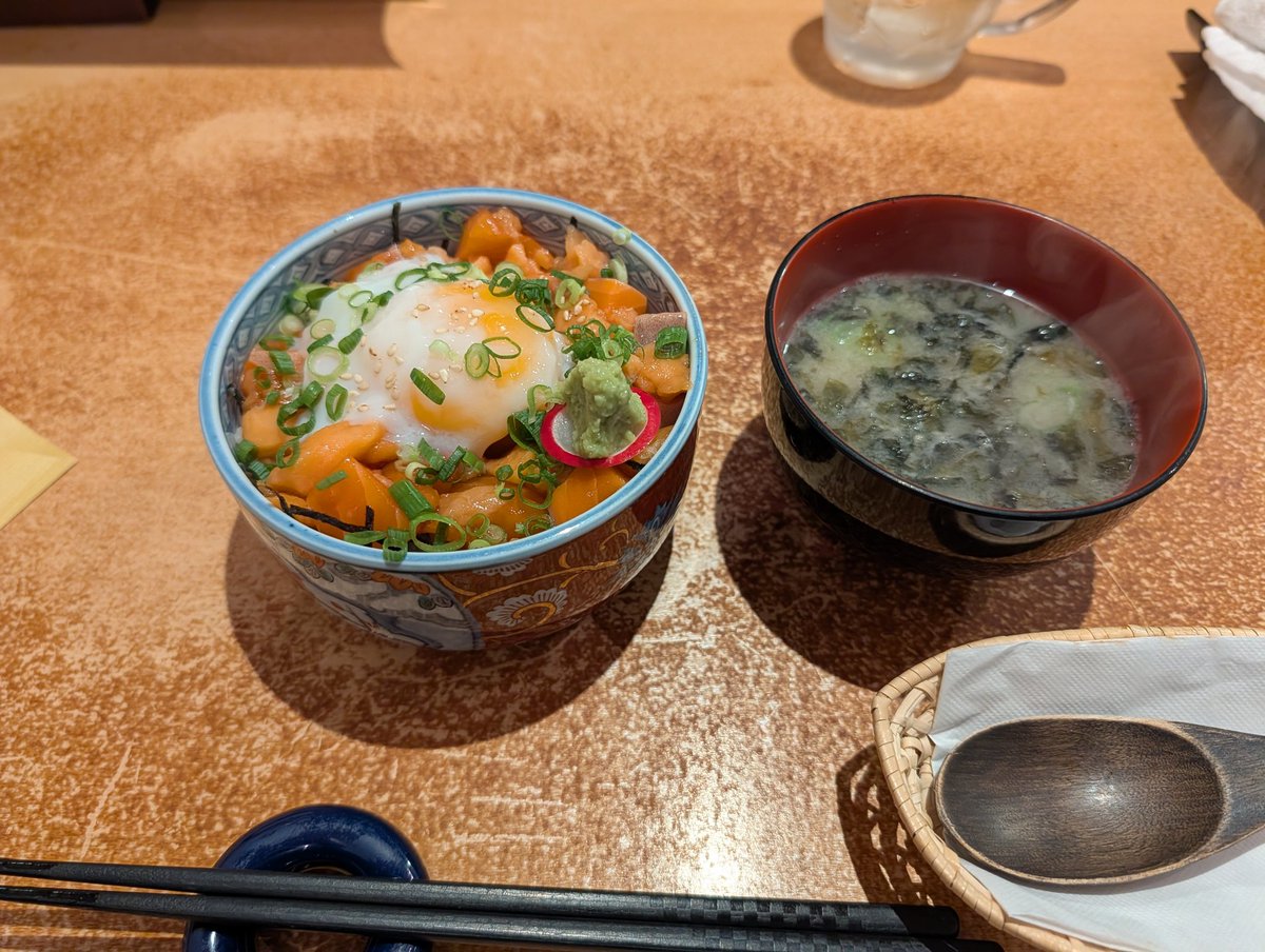 kohkych3's tweet photo. サーモン美味し https://t.co/X6oRStK36G