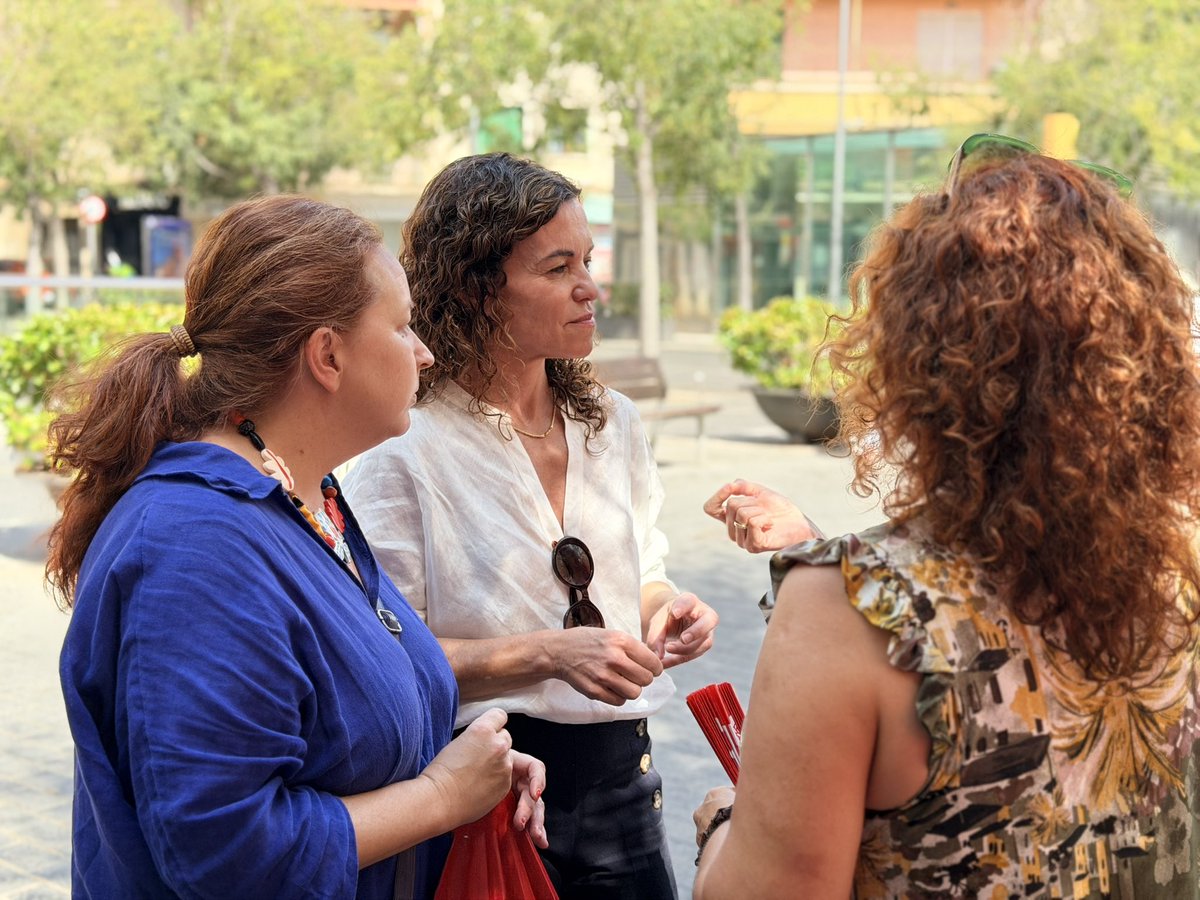 Rosanchezgrau's tweet photo. Un dissabte pels barris de Palma escoltant els veïns i veïnes i compartint aquest projecte tan il·lusionant.

🌹✨Amb les seves ganes de canvi recuperarem Palma i tornarà a ser de tots i totes. https://t.co/i3XD4JRNgN