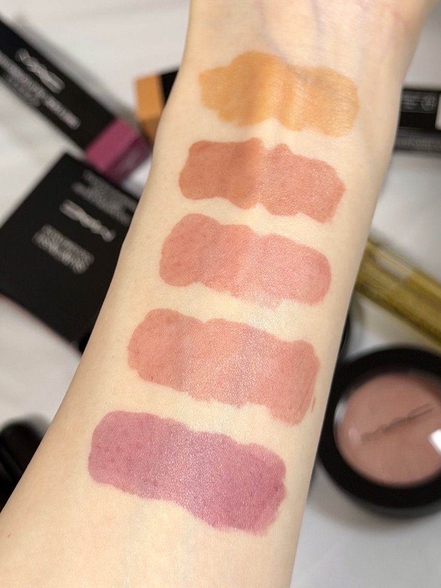 _ltmy's tweet photo. mac
ラスターガラスステインガラスリップティント

買い足したのでスウォッチ🪄

3枚目ティッシュオフ

公式のおすすめ通り内側から少量ずつ塗り重ねるとじゅわっとしたグラデになって本当に可愛い🙂‍↕️
乾燥とか皮剥けもまったく無かった🫶🏻 https://t.co/1VeBOtOgv0