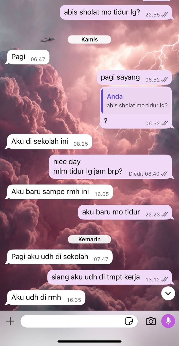 txtharihariWNI's tweet photo. Menurut kalian, hubungan kayak gini masih layak dipertahanin atau lebih baik diakhiri aja?

Kasih saran dong🥲 https://t.co/7rtcXAcfYY