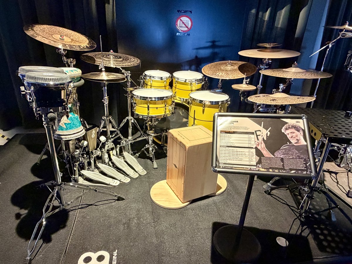 drumstation_akb's tweet photo. 【Meinl Drum Festival 2026】
2. Ramon Montagner

「彼の右手には、2本のスティックと、1人のドラマーが宿っている。」

 #MDF2026 #MEINL #Drums #cymbals https://t.co/2iiFZatHtY