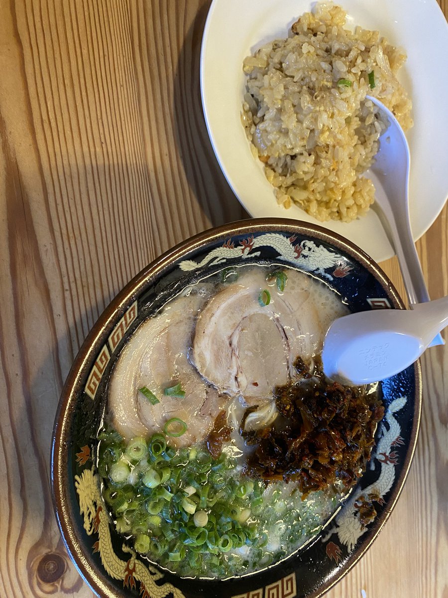 mount___Fuji's tweet photo. お昼、食べた炒飯がめちゃうまかったというやつ
塩っけがしっかりあって、玉ねぎにんじんたっぷりb

夏にぴったりでしたb

プール上がりの冷やしパインもうまかったbb https://t.co/WegvlChD1m