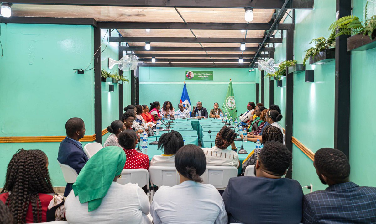 claudejoseph03's tweet photo. C’est avec une immense satisfaction que j’ai accueilli, le vendredi 10 juillet 2026, ce groupe de femmes professionnelles qui ont choisi de rejoindre le Parti EDE. Leur adhésion traduit une volonté claire de mettre leurs compétences, leur expérience et leur engagement au service d’une cause, au service d’une vision : celle de construire une Haïti à la hauteur de sa glorieuse histoire.