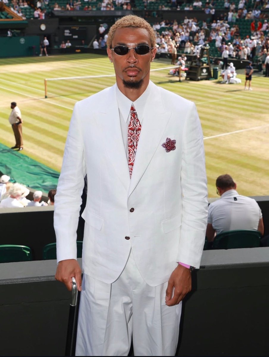 Cleverlydey4u's tweet photo. Hugo Ekitike &amp; Van Dijk pulled up to Wimbledon way too cold. The all white suits goes hard 🥶 https://t.co/VKQaelFiE6