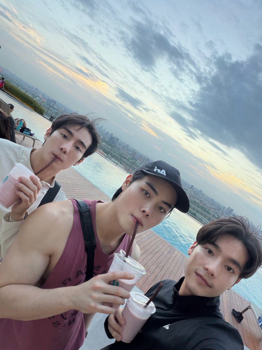 forceofficial_'s tweet photo. 𓈃 11.07.69
IG Post: nettthanapat

✉️: 👦🏻👦🏻👦🏻

#fforce_ @fforcejs 
#FOLARIS #เจ้าพวกจองหองพองขน https://t.co/7IxAzHrYp0