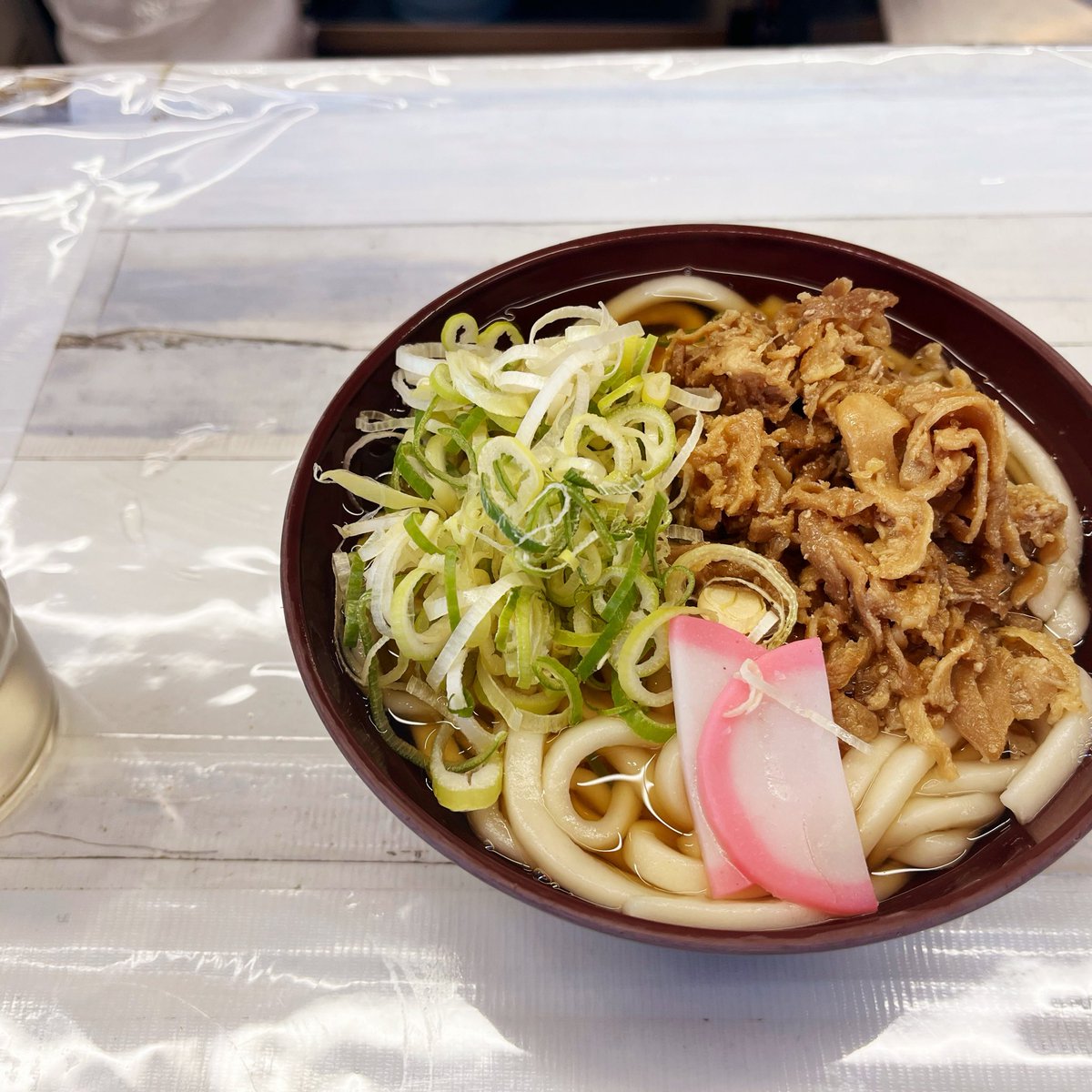 badger_6666's tweet photo. 締めは小倉駅ホームのカシワうどん https://t.co/jKntLSVmI5