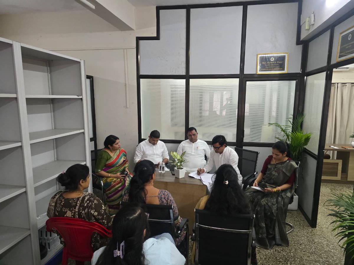 PBharat_07's tweet photo. સોમનાથ ગ્રામ પંચાયત માં આજે SIR સંબંધિત એક બૈઠક યોજવામાં આવી હતી જેમાં ભારતીય જનતા પાર્ટી દાનહ અને દમણ દીવ પ્રદેશના અધ્યક્ષ શ્રી મહેશ અગરિયા જી અને દમણ જીલ્લાં ભાજપ પ્રમુખ શ્રી ભરત ભાઈ પટેલ ની ઉપસ્થિતિ રહી.

@narendramodi @AmitShah @blsanthosh @BJP4India https://t.co/SFEtJMtcTp