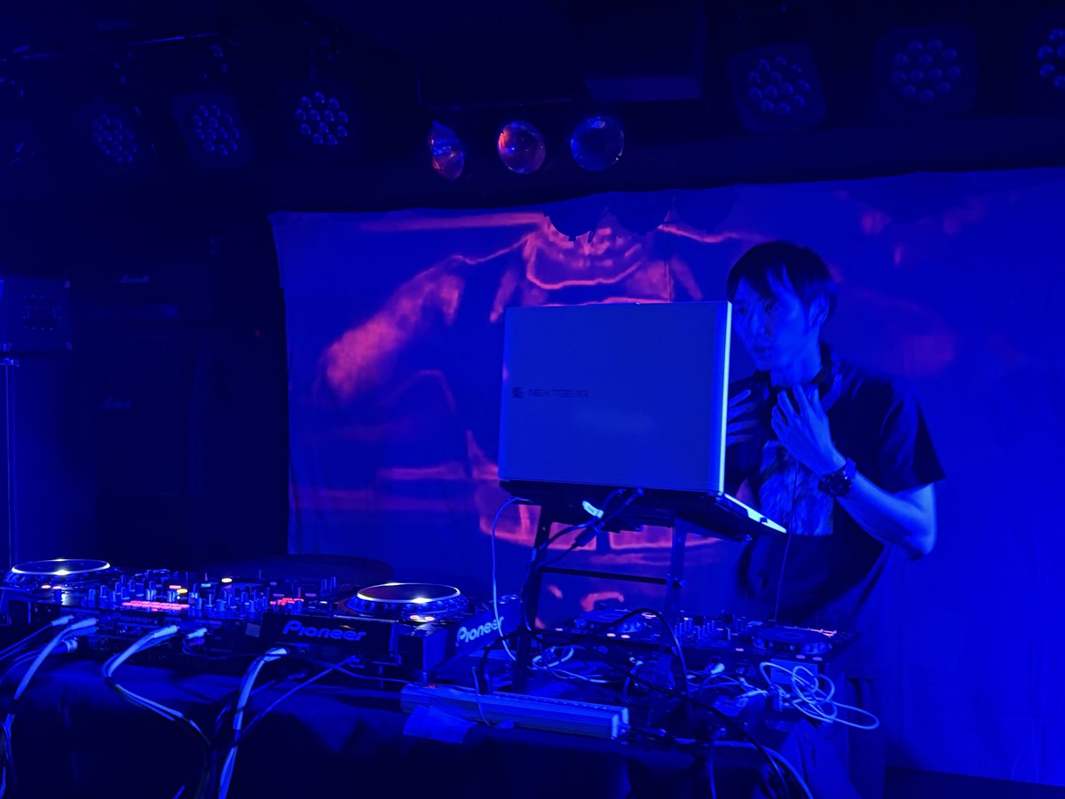 Hik2000992929's tweet photo. #FDMIX なおうさんのDJで電音ゲが高まってる https://t.co/esyvRp6Plw