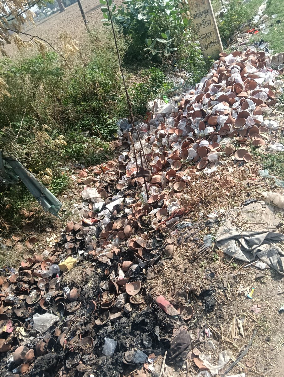 TomarVs's tweet photo. Sir , I have complained on IGRS portal. But ADO has closed my complaint on the basis of fake report of cleaning of heap of garbage. I have tweeted that on @OfficeOfDMAgra
@mbansal_ias 
Kindly look into it sir. Our faith will blown up from this system of this will not listened. https://t.co/DJCRUfiwwE