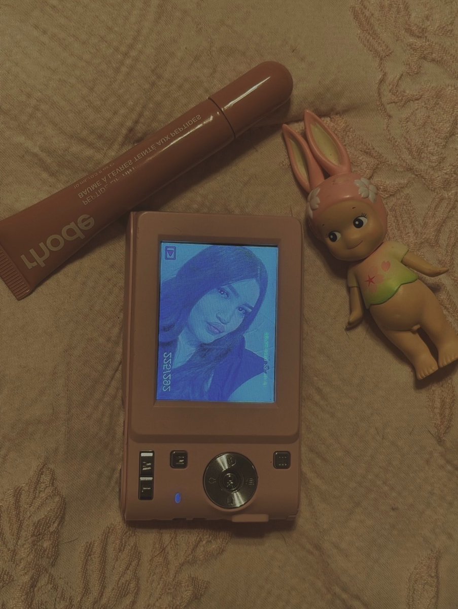 userpinkq's tweet photo. digi cam + sonny + Rhode ￼🌸✨����💋 #cutesy #trendy #timeline #moots #fb https://t.co/09LvexO6BX