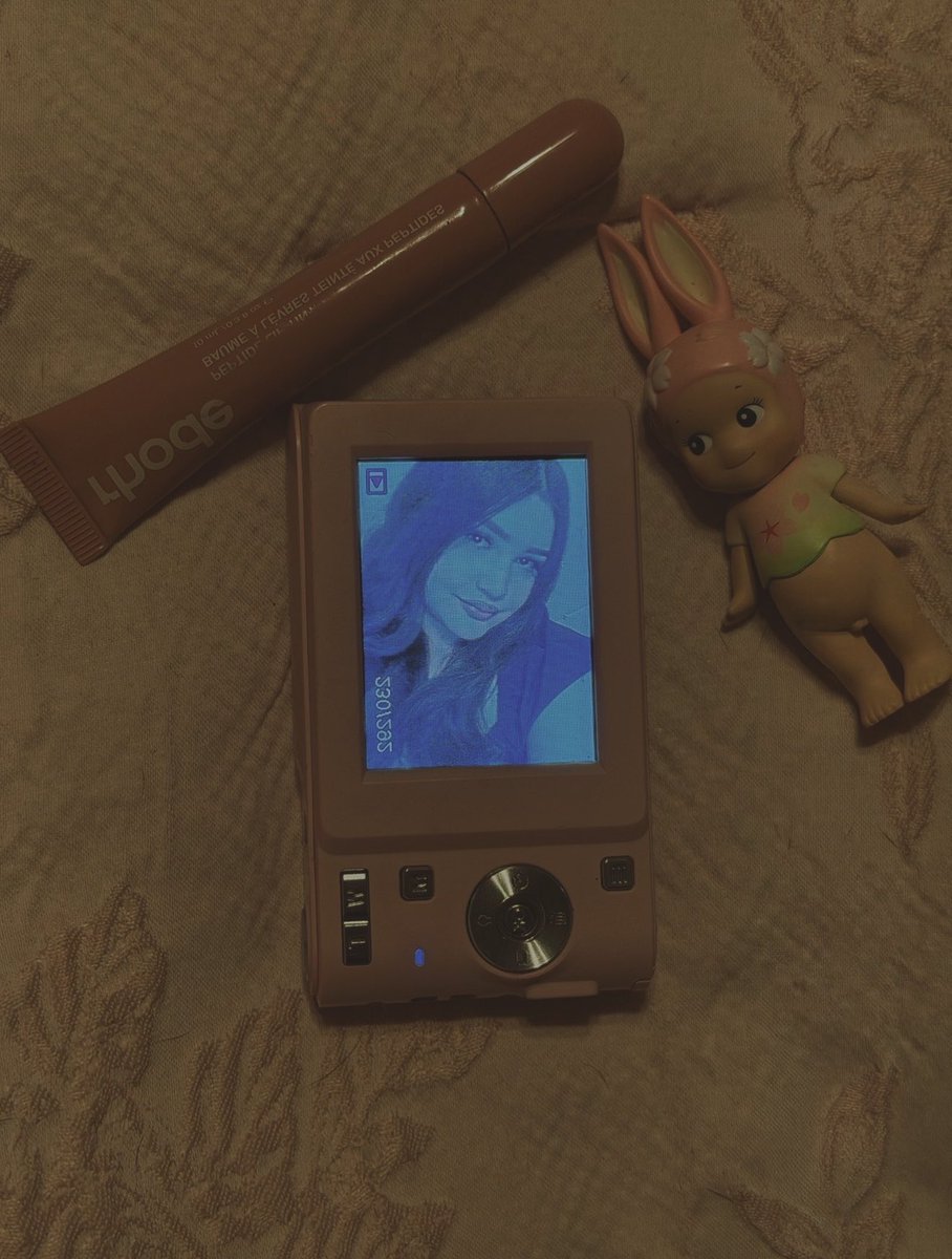 userpinkq's tweet photo. digi cam + sonny + Rhode ￼🌸✨����💋 #cutesy #trendy #timeline #moots #fb https://t.co/09LvexO6BX