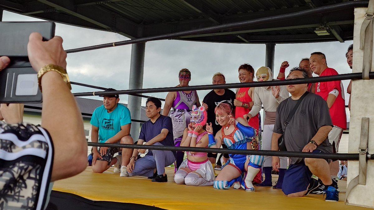 yujiko111's tweet photo. 函館こども食堂支援チャリティープロレス大会！！
函館レジェンド黒田選手やカツオ選手、アジャコング選手、がばいじいちゃん、ガキにゃん仮面♥etc…
神興行 https://t.co/tjvv8A9PU3