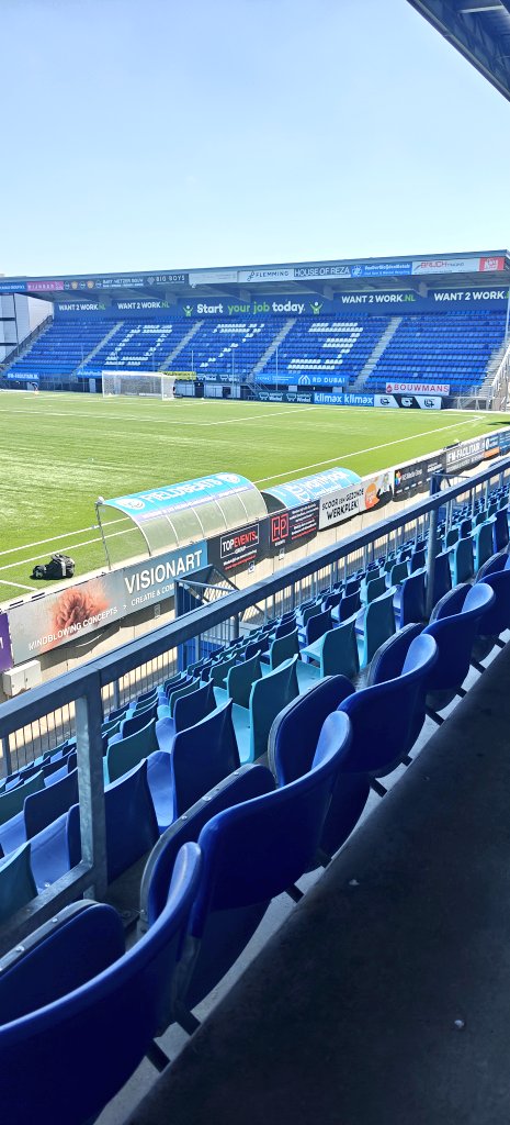 KvvQuickBoys's tweet photo. 👐 WELKOM | Pezen in de provincie, deel twee. Quick Boys is terug in Brabant en speelt vandaag tegen FC Den Bosch. De blauw-witten maken zich klaar voor de warming-up. 

Hierna volgt de startopstelling van trainer Rogier Veenstra.

#dboqui 🔵⚪ https://t.co/SqMywGAk4J
