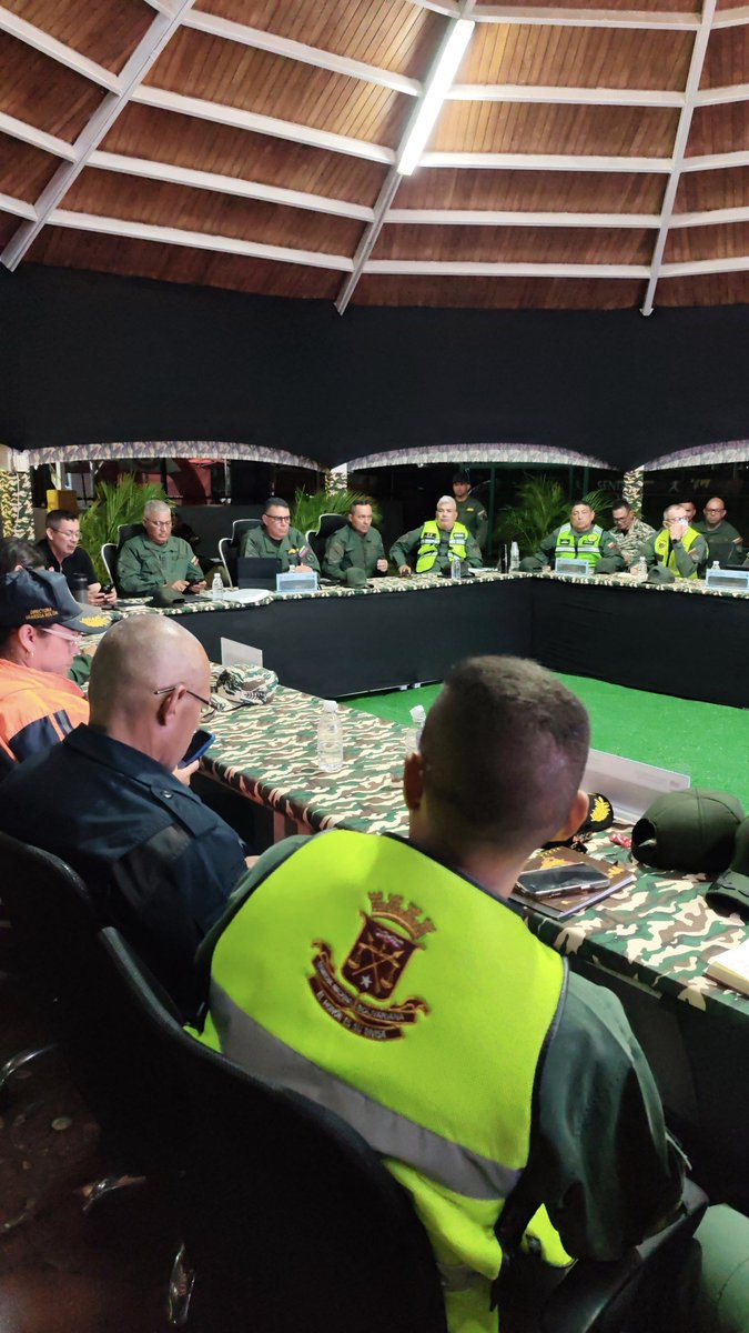 CmdtPACCopaDOro's tweet photo. Desde el Puesto de Comando en La Guaira, evaluamos los avances estratégicos de la Operación Venezuela Renace 2026, consolidando esfuerzos para garantizar una respuesta efectiva y oportuna en cada sector del país. 🛡️🇻🇪 #VenezuelaRenace #LaGuaira #FANB https://t.co/gYBjWVbASf