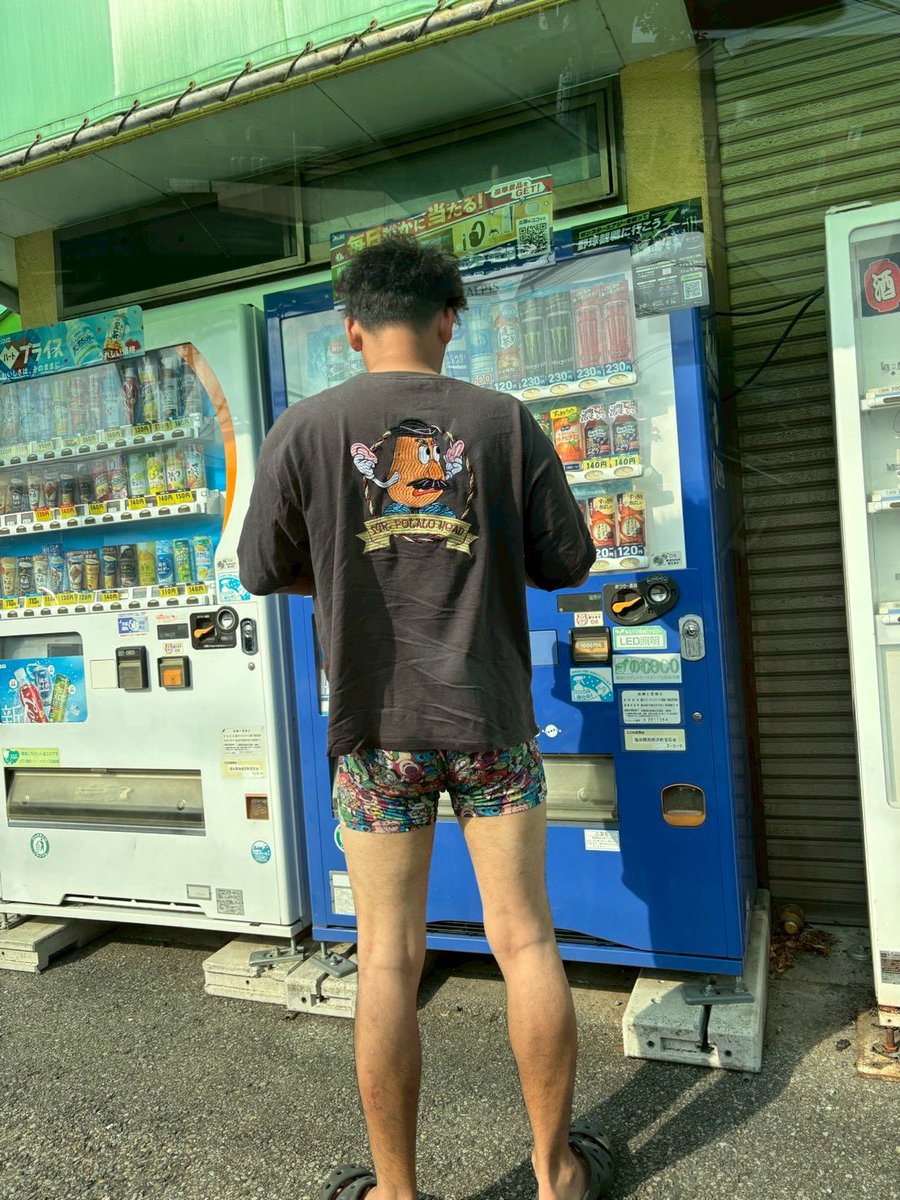 NEWERA02670823's tweet photo. 水遊び付き合って着替え無しのゴリラ https://t.co/SuQFTERdvK