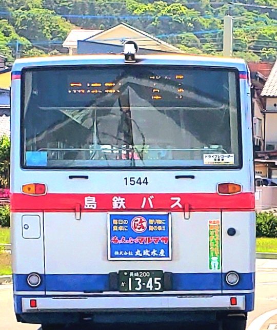KURUMA2024's tweet photo. 絶滅危惧種の、いわゆるバス脇テールを身に纏う、いすゞキュービックたち🚍️

島鉄バスにも残り少なくなってきました。
ここに挙げた4台は、今も現役で活躍しています。 https://t.co/0NeOdeAa49