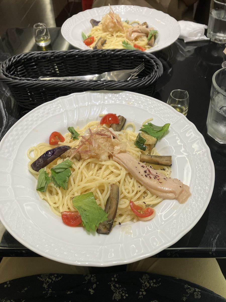 ouchipankoubou's tweet photo. 学校に行ってた時��、コロナ禍で話しては
いけない空気が流れていたので、食事は全員前を向いて食べていたので・・・
面と向かって沢山話ができる時がくるなんて幸せな事だね。 https://t.co/UB9MOVgaBv