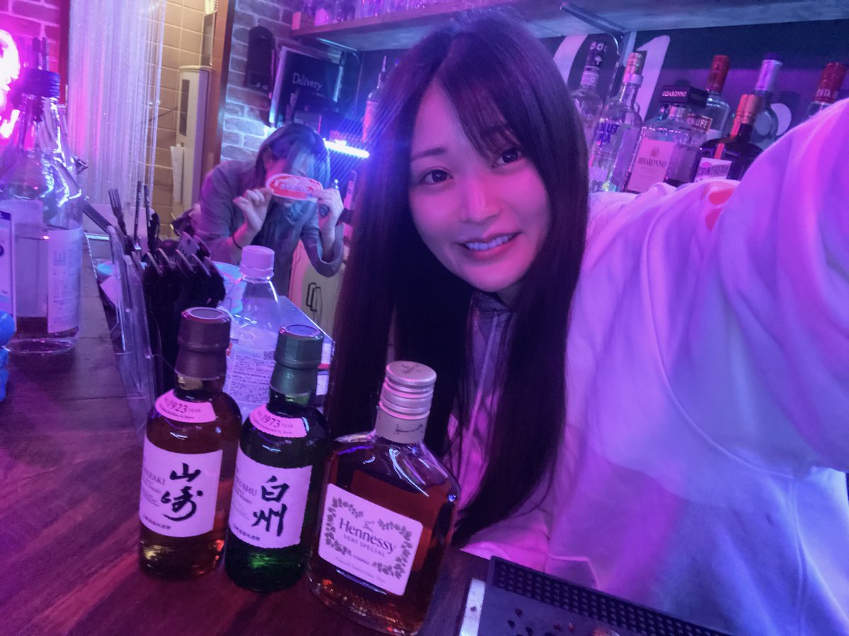 barmetamorphose's tweet photo. 本日もおぷんしております〜！！！

りなもがです〜〜〜️🩵💜 https://t.co/cPHMNrUcTV