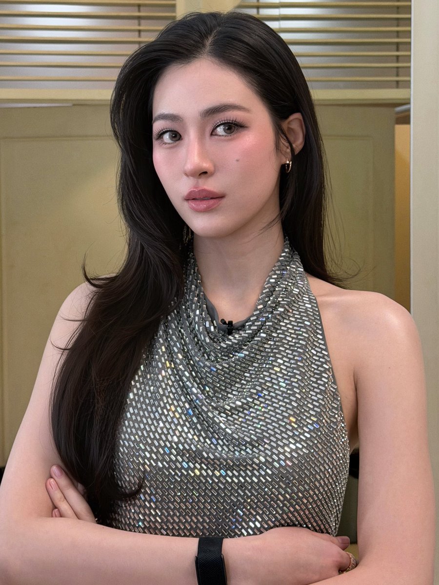 lingling_fans's tweet photo. พี่คนสวยมากกกก 🩶

IG : tonnow_mua

Linglingkwong‌ #หลิงหลิงคอง‌ 
@linglingsirilak https://t.co/VzDVILRnFu