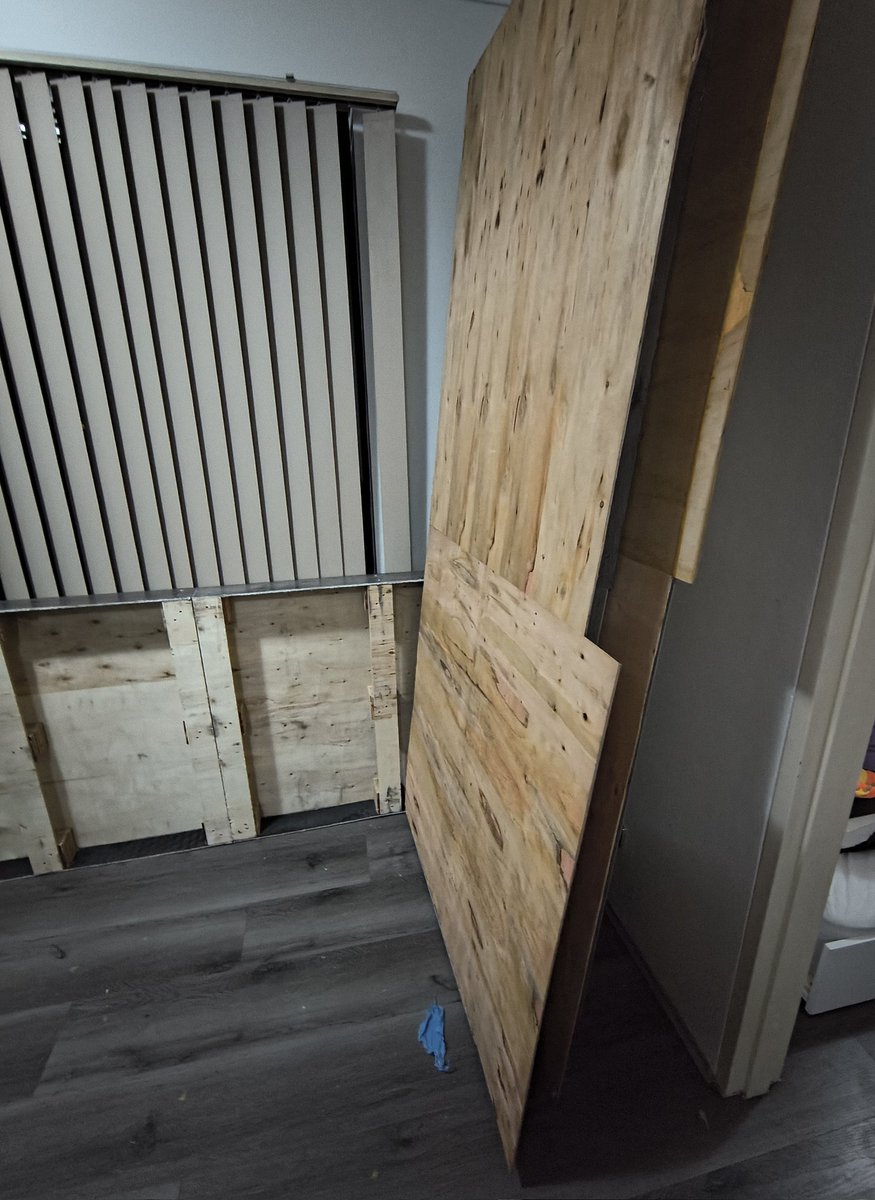 IrvingLorelai's tweet photo. Just one more long wall panel and one short one, then attach em with brackets. Soooooooooooon~ https://t.co/4jCvvjlewk