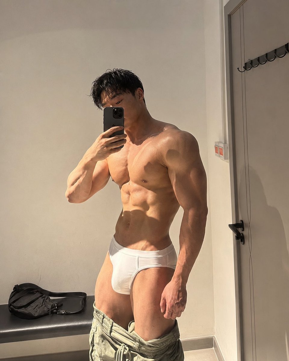 PrasittimayT's tweet photo. Check condition
Jin Woo Kang
#body
#muscle
#gym #pose https://t.co/67cE95FAIz