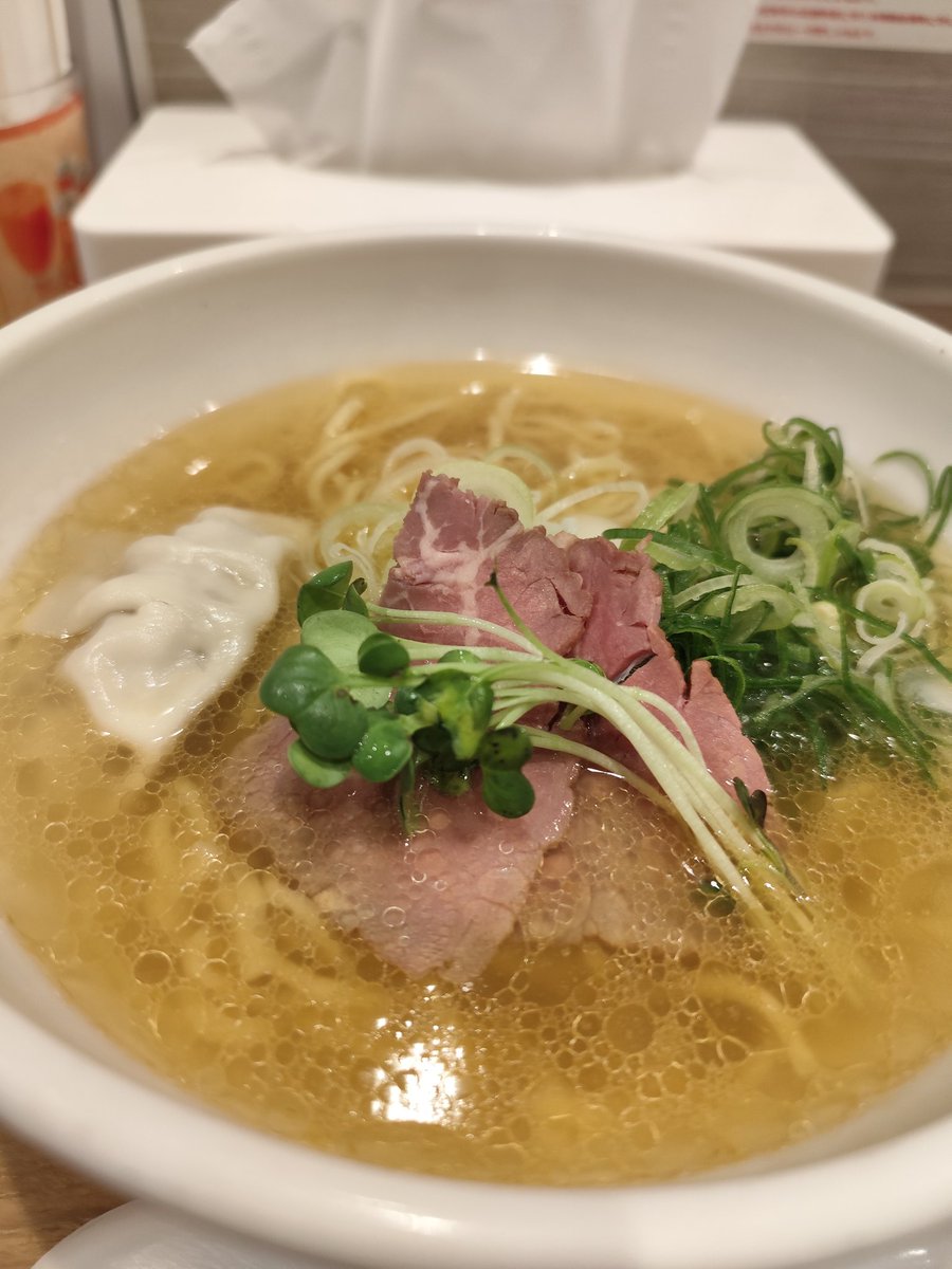 trnprn's tweet photo. ラーメンの日生まれのラーメンに祝福された女です https://t.co/0qaSSHwJ69
