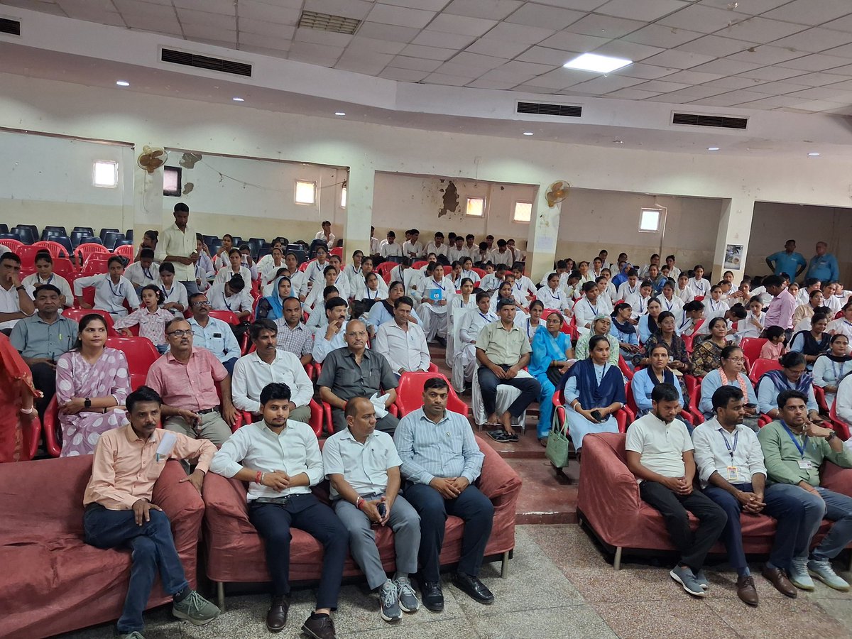 NhmAlwar's tweet photo. 11 जुलाई विश्व जनसंख्या दिवस के अवसर पर परिवार कल्याण कार्यक्रम में उत्कृष्ट कार्य करने वाले अधिकारियों एवं कर्मचारियों को पुरस्कार एवं प्रशस्ति
@nhm_rajasthan @DIPRRajasthan @CMRajasthan @MoHFW_INDIA https://t.co/UvCnkPi4p4