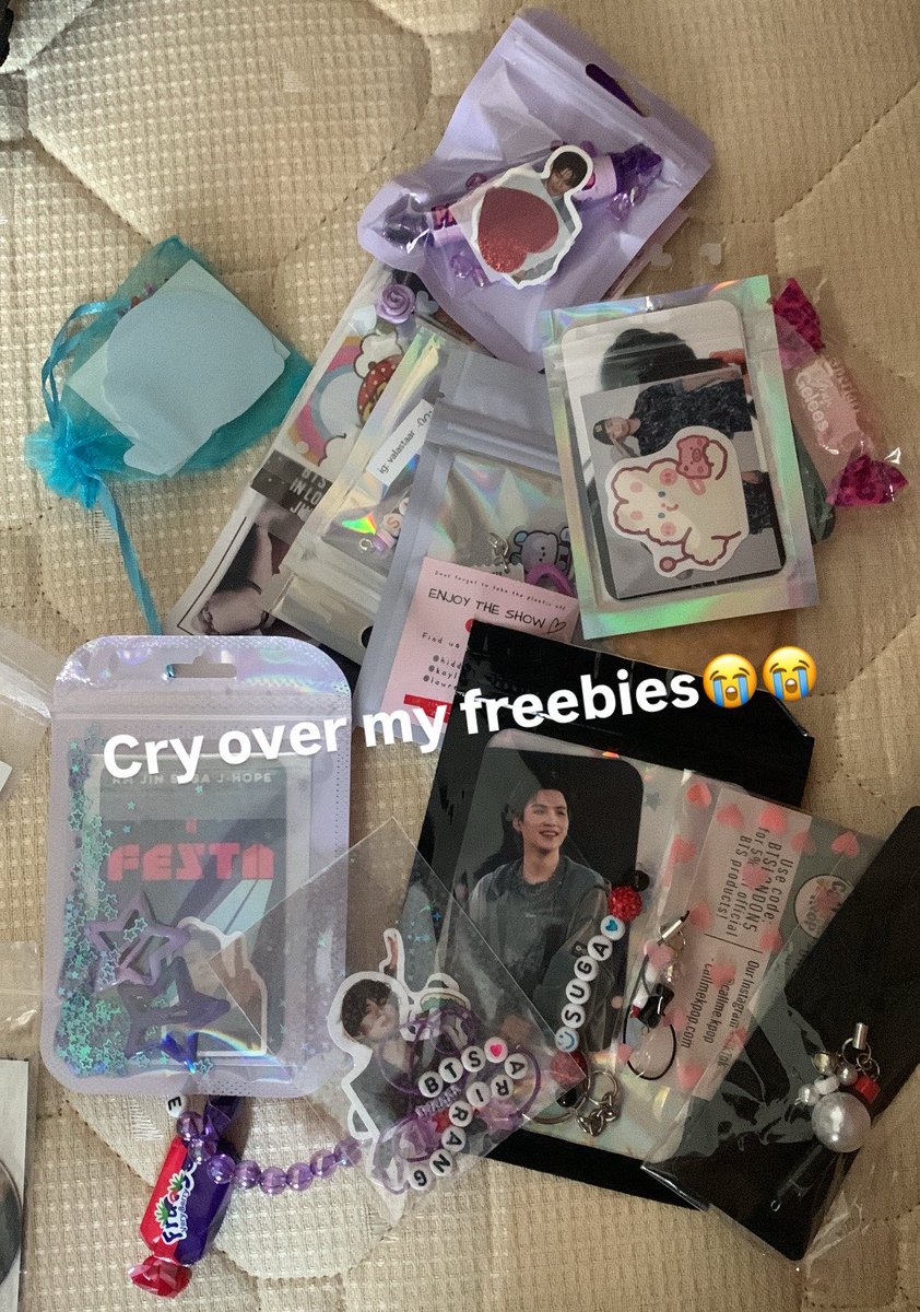 nutellaccia's tweet photo. Depression post concert is REAL😭😭
Thanks to all armys for good memories and freebies from London night 2💜 https://t.co/AabAxJZ3jp