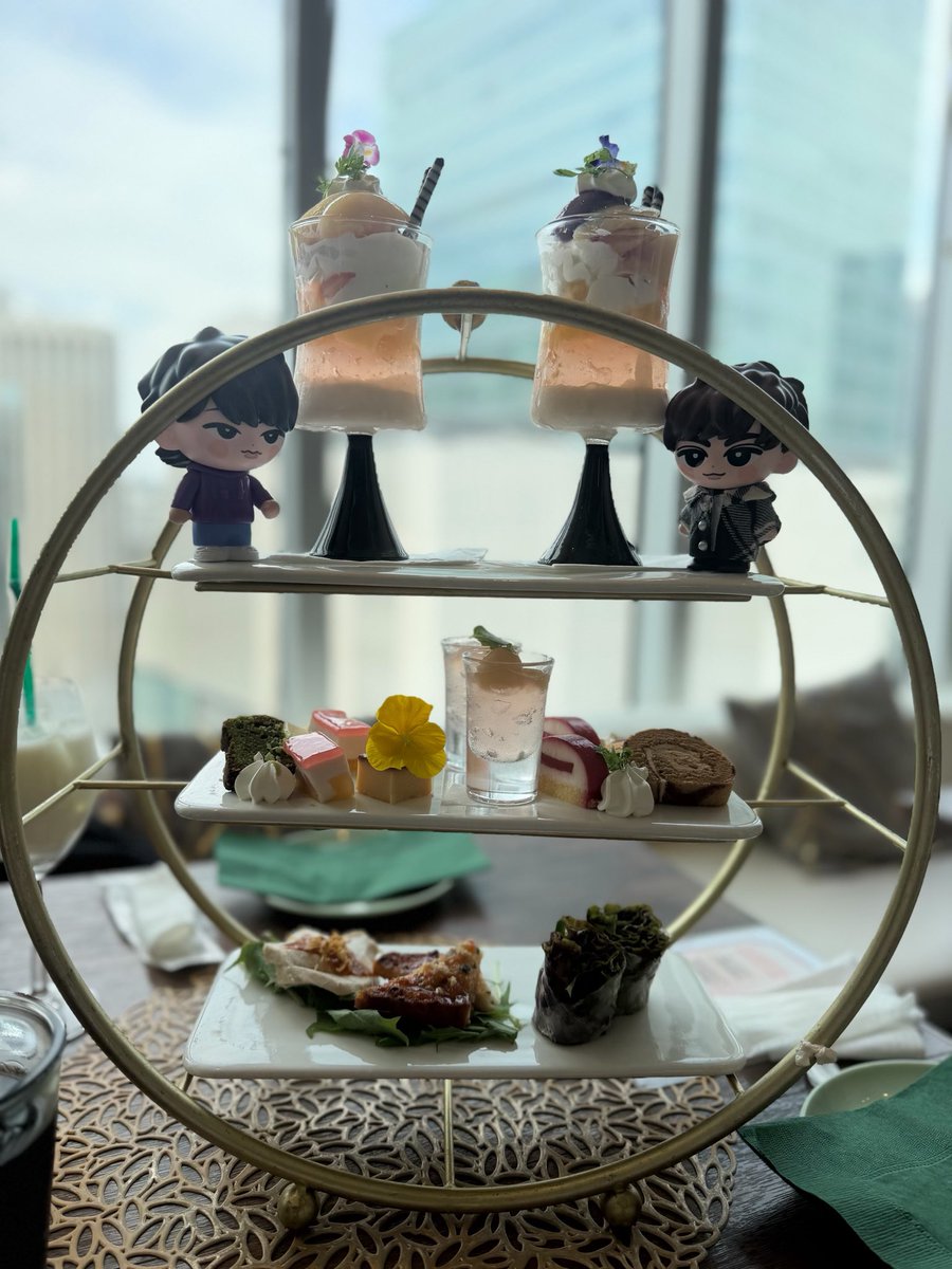 yuzupeco's tweet photo. 大好きなお友達とアフヌン💚💜
美味しかった〜😋
アフヌン後は、思い出の舞浜へ✨
舞浜の空気をたんまり吸いこんで😆
お財布もゆるんゆるんになりましたが😂
楽しい時間って、なんでこんなに秒で過ぎてしまうんだろー🥺
これからもたくさん遊ぼうね💚💜 https://t.co/jhmatOddeA