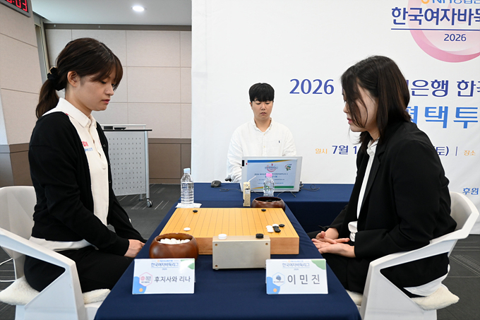 yoshiro_kaba's tweet photo. 今日の韓国女子囲碁リーグは平沢（ピョンテク）チームのホーム・平沢市で行われました！　昨夜は前夜祭も行われました！　というわけで里菜先生をどうぞ！

（サイバーオロより）

https://t.co/3cAeJ0pNBu https://t.co/ZanCtclnap