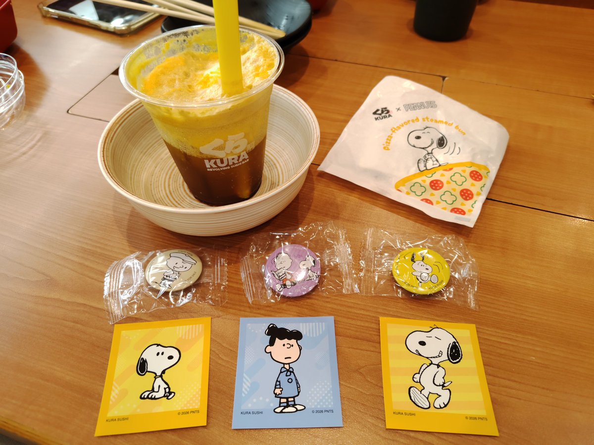 uruoi_chan's tweet photo. お友達と遊んだ帰りに くら寿司へ🍣
スヌーピーとコラボしてたので🐶

ビッくらポンは他にもキーホルダーやマステあるみたいだけど缶バッジばかり出た。でもライナスの当たって良かった✌

一定料金越えのクリアファイルは おうどん持ってるライナス選ばしてもらえた。
服もライナスにした甲斐あった!? https://t.co/pACZgPFlgx