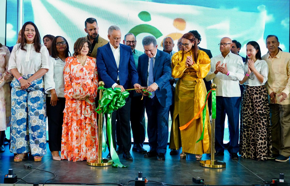 Manolopich's tweet photo. El majestuoso acto de inauguración de Casa de Convergencia sirvió para encuentros y reencuentros; expresiones artísticas, mensajes políticos expuestos desde una mirada y recursos diferentes, con un derroche de entusiasmo y alegría que revivieron las esperanzas de un mejor futuro. https://t.co/LQFJBu0CsE
