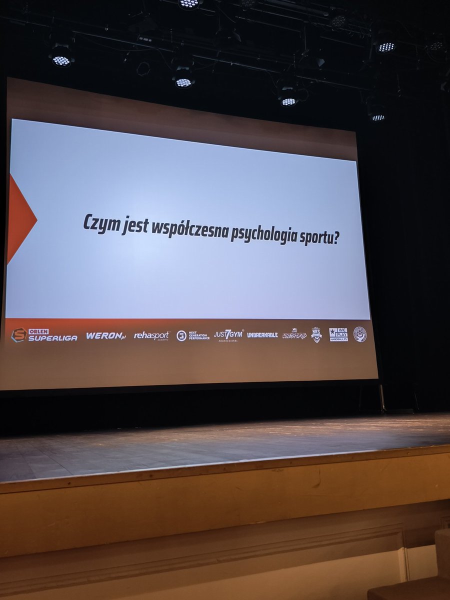 KublikMicha's tweet photo. Za uczestnikami Handball Performance wykład nr 2 - Czym jest współczesna psychologia sportu, prowadzenie Mateusz Brela oraz przerwa kawowa. Teraz na scenie Remigiusz Rzepka, który opowiada o powrocie do treningu po kontuzji @szczuko23 @handballpolska @orlen_superliga @SLkobiet https://t.co/O0Eh8ZNGtf