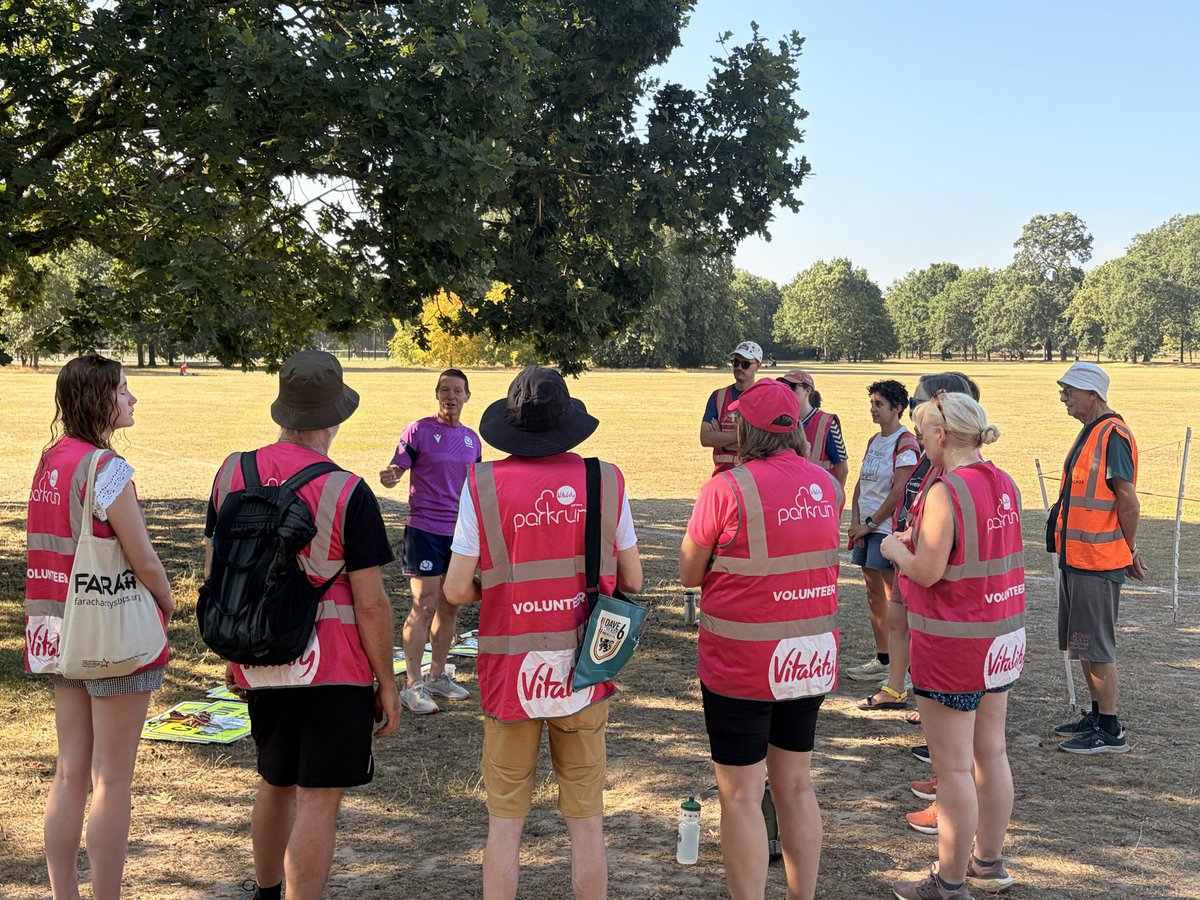 Tootingparkrun's tweet photo. The sun definitely shone down on our  708 smiling participants, it definitely didn’t put off 134 first timers or stop 80  new Personal Bests.🎉🎉
Thanks, of course, to our 47 amazing volunteers (plus Maisie and Bertie) for making it possible, ………⬇️ https://t.co/G1xdYUitEY