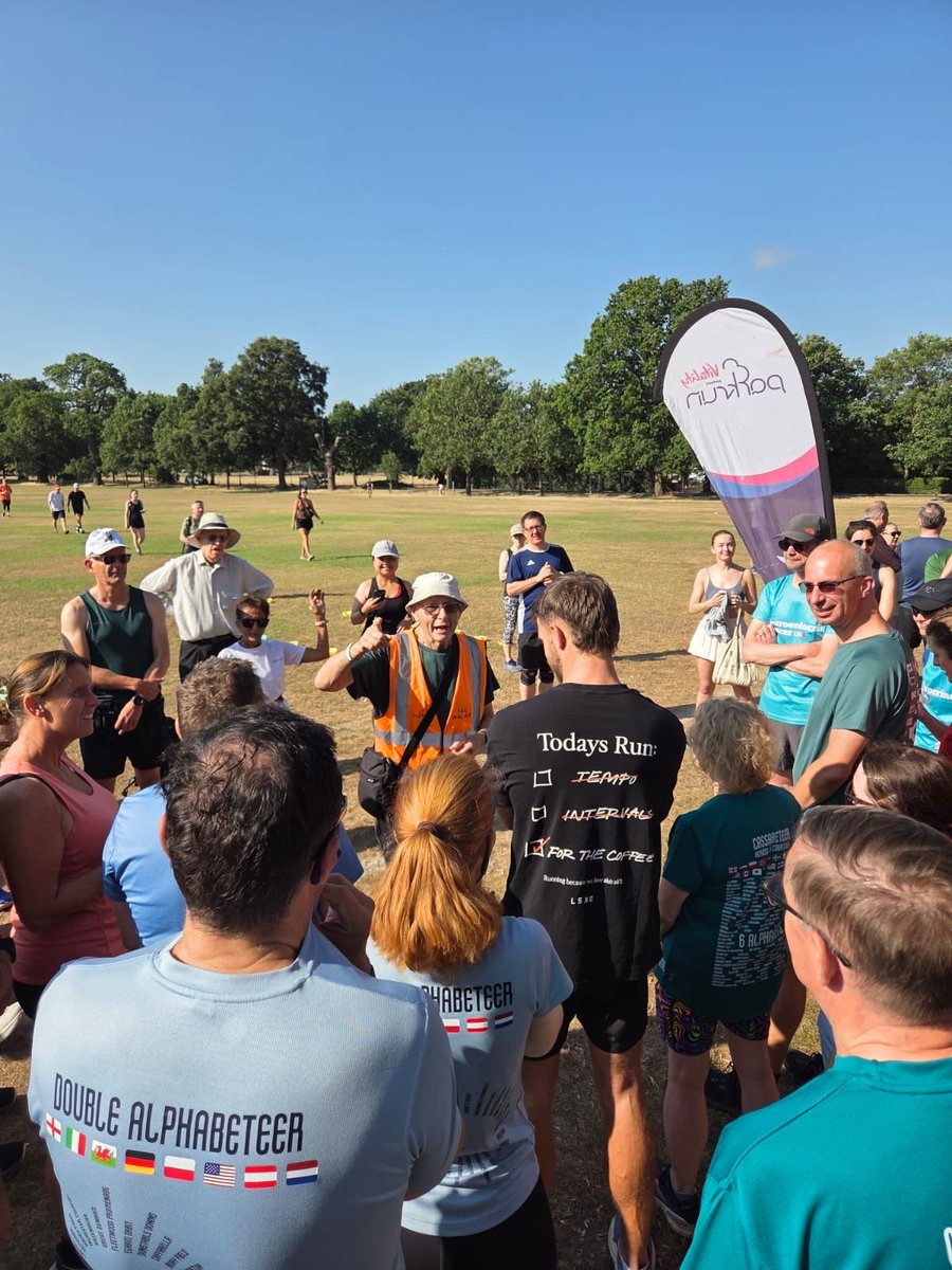Tootingparkrun's tweet photo. The sun definitely shone down on our  708 smiling participants, it definitely didn’t put off 134 first timers or stop 80  new Personal Bests.🎉🎉
Thanks, of course, to our 47 amazing volunteers (plus Maisie and Bertie) for making it possible, ………⬇️ https://t.co/G1xdYUitEY