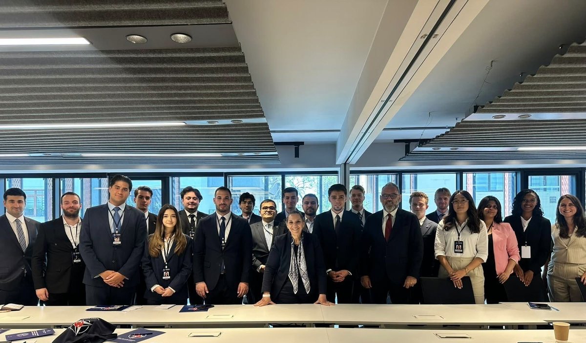 atlantikkonseyi's tweet photo. NATO Youth Dialogues kapsamında Kale Grubu Başkanı ve Global Relations Forum (GRF) Yönetim Kurulu Başkanı Zeynep Bodur Okyay’ı ilham verici açılış konuşması ve ardından genç liderlerle gerçekleştirdiği yuvarlak masa oturumu için Ankara’da ağırlamaktan büyük memnuniyet duyduk.

Konuşmasında diyaloğun, iş birliğinin ve ortak değerlerin giderek daha karmaşık ve birbirine bağlı hâle gelen güvenlik ortamındaki belirleyici rolüne dikkat çeken Bodur Okyay, Euro-Atlantik toplumunun geleceğinin genç neslin aktif katılımı ve yeni bakış açılarıyla şekilleneceğini vurguladı. Katılımcıları yerleşik kalıpları sorgulamaya, disiplinler arası düşünmeye ve uluslararası iş birliğinin geleceğine katkı sunmaya davet etti.

Sayın Zeynep Bodur Okyay’a değerli görüşlerini paylaştığı ve gençlerle gerçekleştirdiği samimi diyalog için teşekkür ederiz.

~~~~~~~~~~~~~~~~~~~~~~~~~

🇬🇧 English

As part of the NATO Youth Dialogues in Ankara, we were honored to welcome Zeynep Bodur Okyay, Chair of Kale Group and Chair of the Board of the Global Relations Forum (GRF), for an inspiring keynote address followed by an engaging roundtable discussion with young leaders from across the Alliance.

In her opening remarks, Ms. Bodur Okyay underscored the importance of dialogue, cooperation, and shared values in addressing today’s increasingly interconnected security challenges. Emphasizing that the next generation will help shape the future of the Euro-Atlantic community, she encouraged participants to challenge conventional thinking, embrace interdisciplinary perspectives, and take an active role in strengthening international cooperation.

We sincerely thank Ms. Bodur Okyay for sharing her valuable insights and engaging with the next generation of leaders.

@zbodurokyay 
@GIFGRF 
@kalegrubu