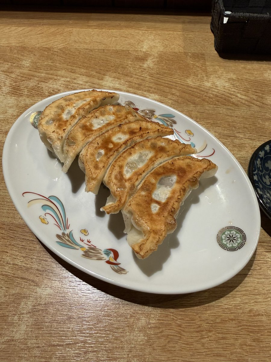 kawolun's tweet photo. 今日はラーメンの日との事で夜ご飯にサンマーメンを食べてきた
美味い！
あと餃子も
そして醤油と間違えてソースで食べたw https://t.co/zzQhFX5pLT