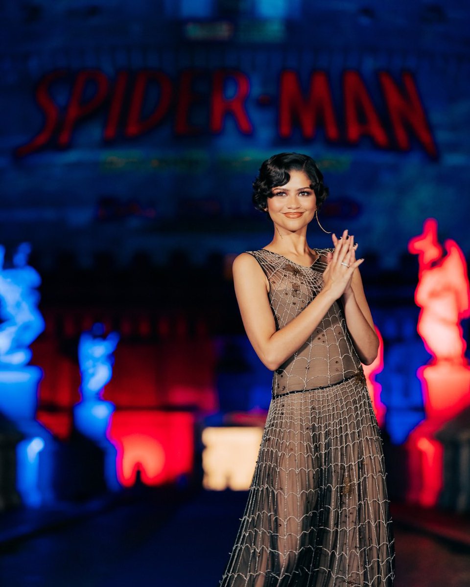 postszendaya's tweet photo. zendaya is the moment https://t.co/attTRKyNE8
