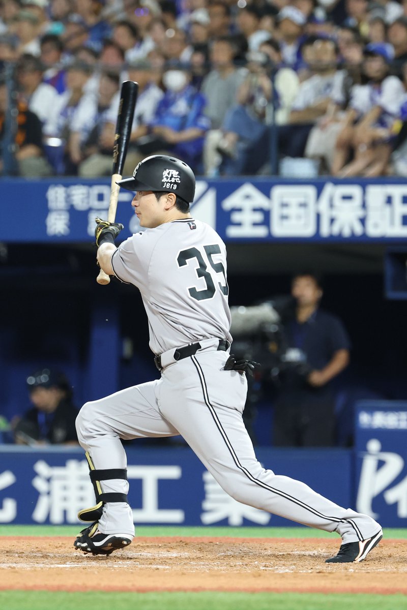 TokyoGiants's tweet photo. 【七回表】巨人 4-4 DeNA

無死二、三塁から代打 #泉口友汰 選手が中前適時打を放ち、同点とする👏 https://t.co/4LfCNcjPQg