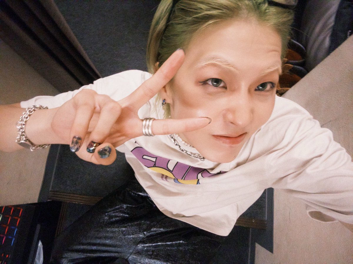 _KID_PHENOMENON's tweet photo. KIDS00's岐阜公演ありがとーーーーーう！！！！！！

まーーーじで楽しすぎた！！
お越しくださった皆さんのおかげで最高の時間になりました✌️
本当にありがとうございます！！

ここからKIDS00'sはレベルアップしかしていかないので、楽しみにしててね！！！！！

あと！！！
終演後に配布しているカセットステッカーの裏側のQRから僕たちからのプレゼントと
セットリストチェックしてね✨

そして、カムバック黄緑💇💚

by 健介🐶

#KIDPHENOMENON
#KIDS00s
#夫松健介