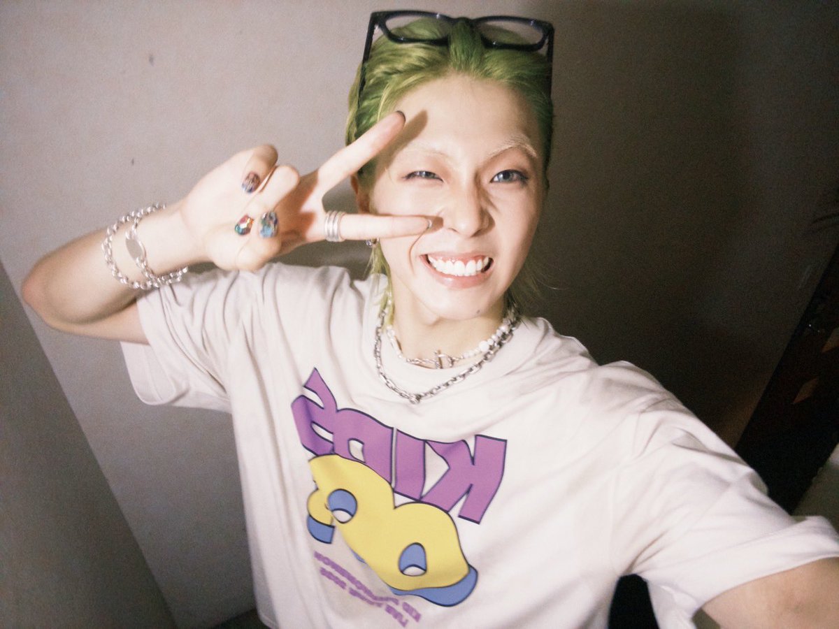 _KID_PHENOMENON's tweet photo. KIDS00's岐阜公演ありがとーーーーーう！！！！！！

まーーーじで楽しすぎた！！
お越しくださった皆さんのおかげで最高の時間になりました✌️
本当にありがとうございます！！

ここからKIDS00'sはレベルアップしかしていかないので、楽しみにしててね！！！！！

あと！！！
終演後に配布しているカセットステッカーの裏側のQRから僕たちからのプレゼントと
セットリストチェックしてね✨

そして、カムバック黄緑💇💚

by 健介🐶

#KIDPHENOMENON
#KIDS00s
#夫松健介