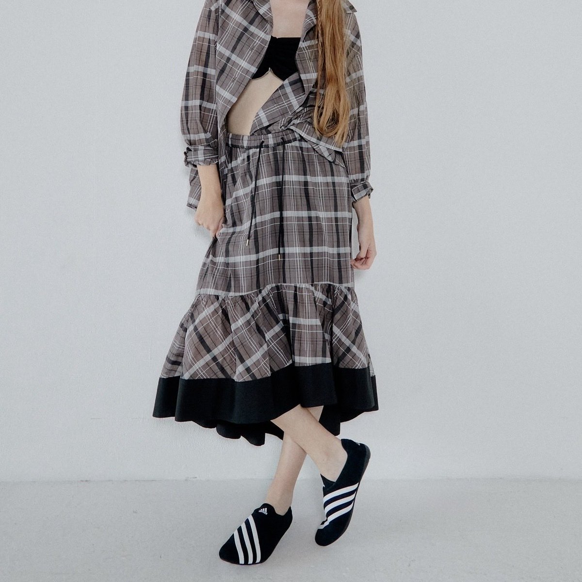 LCBNEWS's tweet photo. 【PRE ORDER人気No.1】
7/12(日)23:59まで｜20%OFF

軽やかなシアー素材と、シャープなチェックが印象的なデザインスカート。

人気No.1アイテムを、お得にご予約いただけるこの機会をお見逃しなく📣

🔗https://t.co/F4L6iJTlr1

#LECIELBLEU #プレオーダー #チェックスカート https://t.co/Xdrk9W7GwO