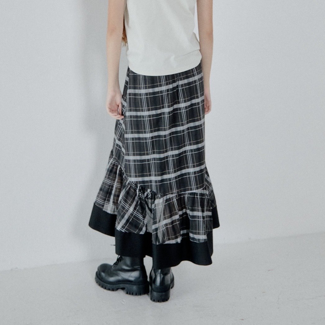 LCBNEWS's tweet photo. 【PRE ORDER人気No.1】
7/12(日)23:59まで｜20%OFF

軽やかなシアー素材と、シャープなチェックが印象的なデザインスカート。

人気No.1アイテムを、お得にご予約いただけるこの機会をお見逃しなく📣

🔗https://t.co/F4L6iJTlr1

#LECIELBLEU #プレオーダー #チェックスカート https://t.co/Xdrk9W7GwO